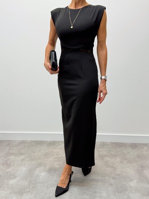 Ecenin Favorileri Bel Dantel Detaylı Yırtmaçlı Siyah Kolsuz Uzun Elbise