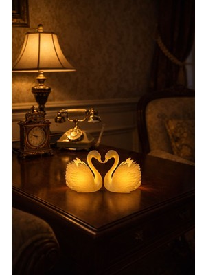 Novatech İnovasyon Beyaz Kuğu Figürleri 2’li Dekoratif Biblo Pilli Mum Ile Kullanım Ev Dekorasyonu Sevgililer Günü Hediyesi