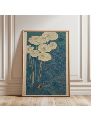 Ninastore Lotus ve Koi Posteri, Mavi Su Dokusu Üzerinde Japon Botanik Sanatı