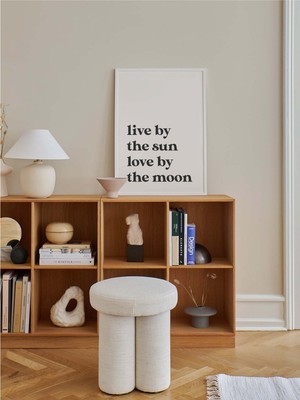 Ninastore Güneşin Yanında Yaşa Sözü Baskısı | Dijital Sanat Indirme | Minimalist ve Nötr Tipografi Baskı Sanat