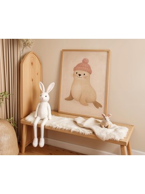 Ninastore Fok Balığı Temalı Çocuk Odası Baskısı: Pembe Şapkalı Kış Hayvanı (Dijital Indirme)