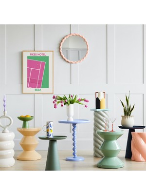 Ninastore Pembe Tenis Kortu Dijital Sanat Eseri Indirme | Pikes Hotel Ibiza Soyut Baskı Sanatı | Şirin ve Tren