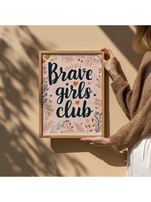 Ninastore Cesur Kızlar Kulübü Baskısı: Pembe Çiçekli Çocuk Odası Dekorasyonu (Dijital Indirme)