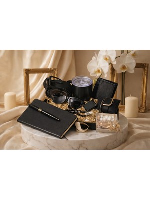 Çok Biz SEVGİLİYE, DOGUM GÜNÜ,BABALAR GÜNÜ;EVLİLİK YILDÖNÜMÜ,ARKADAŞA ERKEK HEDİYE KUTUSU;:PRENS AJANDA,KALEM,TESBİH,CÜZDAN,MATARA,TÜRK KAHVESİ,ÇAKMAK,GÖZLÜK,BİLEKLİK