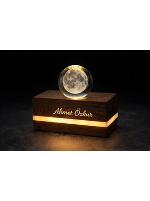 Hayke Kişiye Özel Isimli El Yapımı Ahşap Kristal Küre LED Masa Lambası – Premium Dekoratif Ofis Lambası