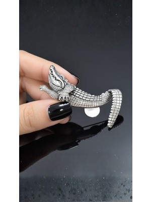 Punky Store Timsah Figürlü Paslanmaz Broş – Antik Gümüş Görünümlü Yaka Aksesuarı