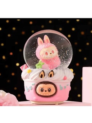 PremiumPort Labubu Büyük Boy Işıklı ve Müzikli Kar Küresi, Sıcacık Hava ve Rüya Gibi Atmosfer