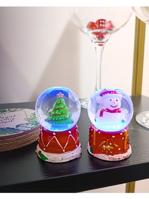 PremiumPort Iki Adet Mini Işıklı Çam Ağacı ve Kardan Adam Temalı Kar Küresi 6,5 cm