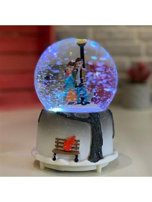 PremiumPort Romantik Çiftler Temalı Orta Boy Kar Küresi, Şık Dekorasyon Parçası
