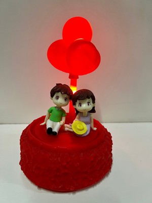 PremiumPort Eğlenceli ve Renkli Kırmızı Kar Küresi ile Dekorasyonunuza Canlılık Katın