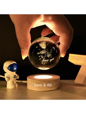 PremiumPort Kişiye Özel Ahşap Standlı I Love You Tasarımlı Işıklı Cam Küre 6cm