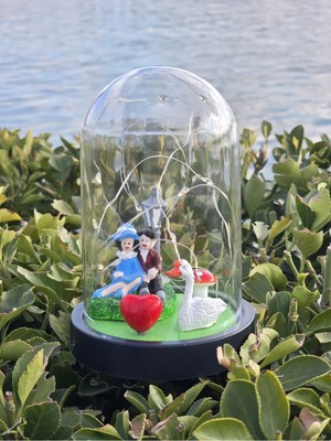 PremiumPort Işıklı Oturan Sevgili Cam Fanus, Rüya Gibi Hediye, Özel Anlar Için