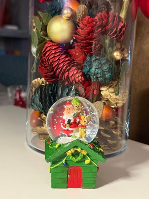 PremiumPort Yılbaşı Dekoratif Kar Küresi Noel Baba Evi Yeşil 6 Cm, Şık ve Renkli Tasarım