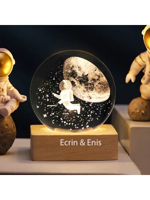 PremiumPort Isme Özel Büyük Boy Işıklı Ahşap Kare Kaideli Ay ve Astronot Temalı Cam Küre