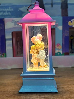 PremiumPort Yılbaşı Temalı Balonlu Aşıklar ve Işıklı Kar Küresi Seti