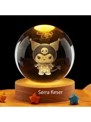 PremiumPort Kişiye Özel Işıklı Ahşap Kaideli Kuromi Cam Küre 8cm x 6cm