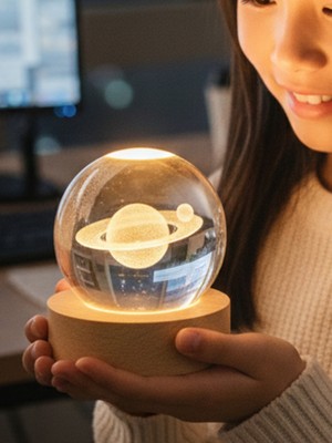 PremiumPort Satürn Night Light Ahşap Altlıklı USB LED Kristal Cam Küre Gece Lambası