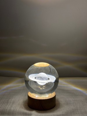 PremiumPort LED Işıklı Ahşap Standlı Satürn 3D Cam Küre Gezegen Dekorasyon