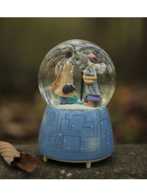 PremiumPort Büyük Boy Kış Masalı Kar Küresi, Müzikli ve Işıklı Püskürtmeli Dekor