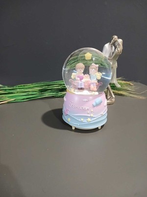 PremiumPort Müzikli, Işıklı ve Püskürtmeli Büyük Boy Kar Küresi, Şık ve Eğlenceli Dekor