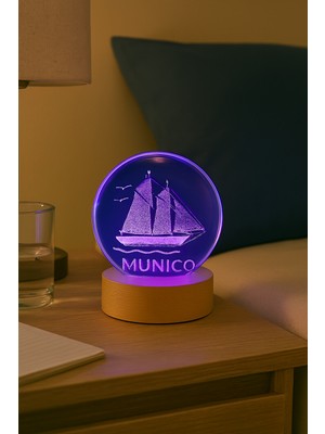 PremiumPort Işıklı Gemi Cam Küre, Deniz Esintili, Ahşap Tabanlı, Sıcak Işık Tonu