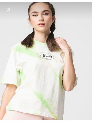 Nike Sportswear Boxy Short-Sleeve Oversize Beyaz Kadın T-Shirt DQ3141-100