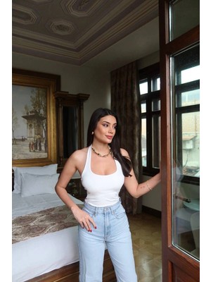 Esila Moda Kadın Beyaz Boyundan Geçmeli Crop