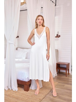 İlkyaz Fashion Arias Closet Göğüs ve Sırt Dekolteli Dantelli ve Yırtmaçlı Gecelik