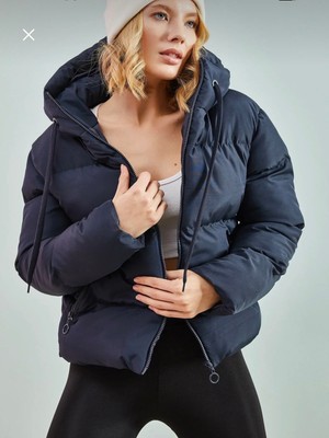 Famels Kadın Lacivert Cepli Kapüşonlu Fermuarlı  Şişme Mont