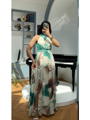 Nida Boutique Halter Yaka Desenli Yırtmaçlı Uzun Astarlı Şifon Elbise