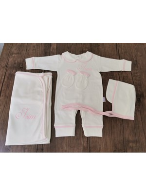 Minik Adımlar Minik Adımlar Isme Özel Nakışlı Biyeli Tulum ve Battaniye Isimli