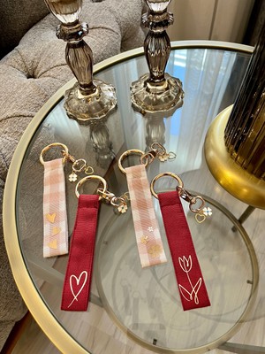 Elissydesign Kişiye Özel Kumaş Anahtarlık – Isim Baskılı ve Charmlı