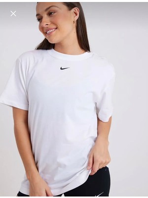 Nike Sportswear Essentials Tee Boyfriend Short-Sleeve Beyaz Kadın T-Shirt DN5697-100