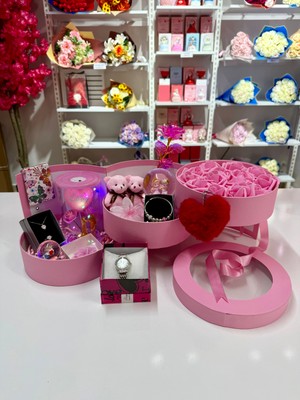 Ayı Evreni Kat Kat Romantik Hediye Kutusu Pembe | Kar Küresi, Çelik Takı Seti, Saat, Peluş Ayıcık | Sevgiliye, Anneye, Doğum Günü, 14 Şubat, Yıldönümü