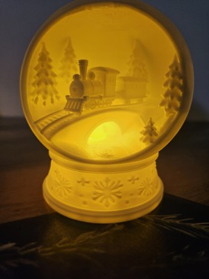 OEM Dekoratif Işıklı Kar Küresi (80 × 80 × 100 Mm)