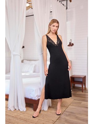 Aria's Closet Dantelli Dekolteli ve Yırtmaçlı Gecelik