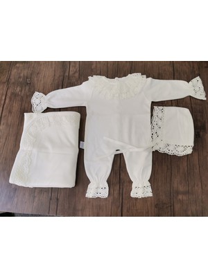 Minik Adımlar Dantelli Tulum ve Battaniye