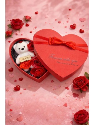Kalp Kutu Içinde Peluş Ayıcık ve Dekoratif Gül Seti