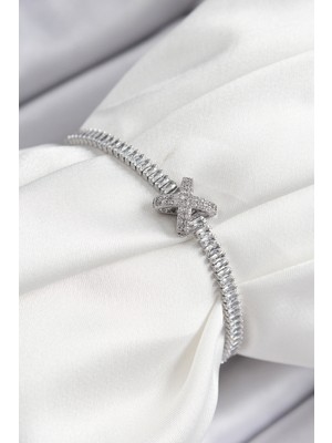 Toptan Bulurum Pirinç Zirkon Taşlı x Detaylı Su Yolu Model Gümüş Renk Asansörlü Kadın Bileklik