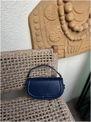 Luciaonline Santa Kapaklı Lacivert Çapraz Çanta