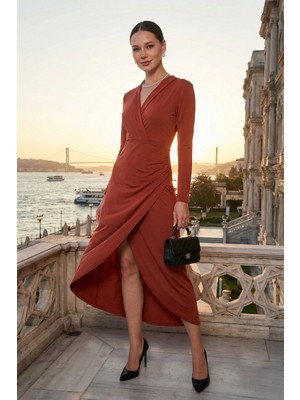 Lela Kruvaze Yaka Yırtmaçlı Drape Detaylı Midi Abiye Elbise Bayan ELBİSE 611EL1769