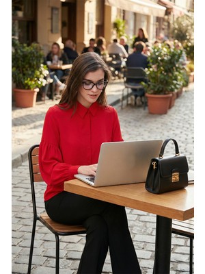 Lela Regular Fit Dikiş Detaylı Düz Yaka Balon Kol Gömlek Bayan Gömlek 611GO00003