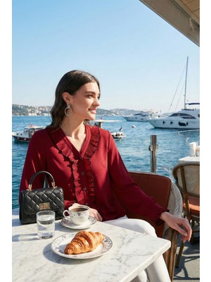 Lela Standart Fit V Yaka Fırfırlı Uzun Kollu Gömlek Bayan Gömlek 611GO00341