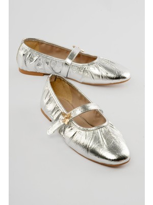 Mubiano Kadın Babet Kırışık Deri Görünümlü Inci Tokalı Bee Gümüş