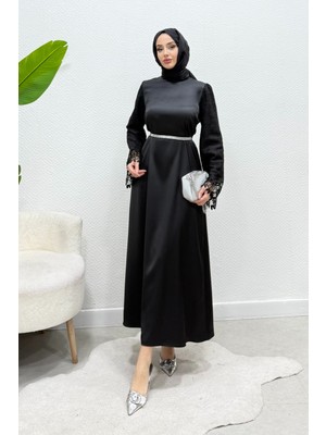 Tesettür Diyarı Lacel Dantelli Kemeri Taşlı Saten Tesettür Abiye- Siyah