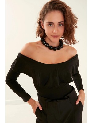 Meecy Kadın Siyah Volanlı Carmen Yaka Çıtçıtlı Örme Bluz