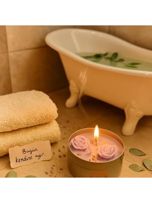 Faveury Lavanta Kokulu Soya Mum – Çiftlerin Özel Anları Için – El Yapımı, Aromaterapi, Metal Kutuda – 30 Saat Yanma Süresi - Çiçek Desenli