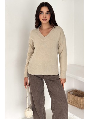 Kadın V Yaka Triko Kazak – Cozy Neutral