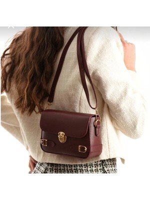 Turqa Bordo Kemer Detaylı Tek Bölmeli Astarlı Ayarlanabilir Askılı Kadın Çapraz Çanta