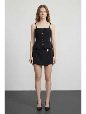 Quzu Toka Detaylı Şort Etek Siyah